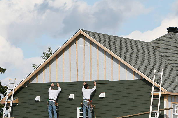 Professional Vinyl Siding technician working in Central City, IL
